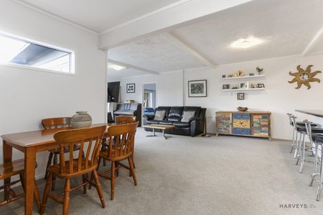 Photo of property in 903 West Coast Road, Waiatarua, Auckland, 0604
