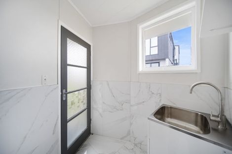 Photo of property in 4 Convair Crescent, Mangere, Auckland, 2022