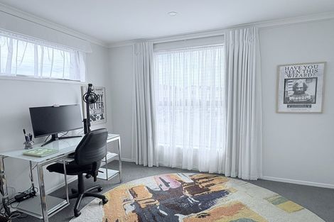 Photo of property in 12a Discovery Place, Marfell, New Plymouth, 4310