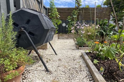 Photo of property in 54 Belt Road, New Plymouth, 4310