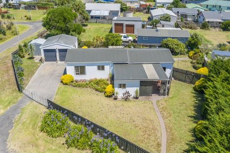 Photo of property in 38 Te Kiri Street, Himatangi Beach, Foxton, 4891