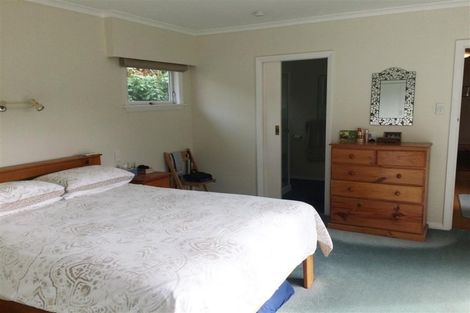 Photo of property in 51 Pukatea Street, Eastbourne, Lower Hutt, 5013