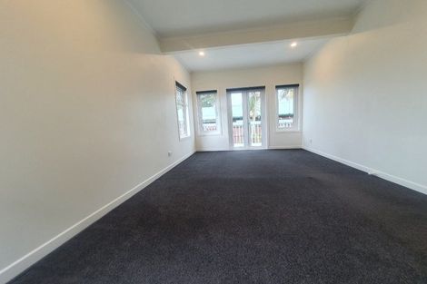 Photo of property in 3240a Great North Road, New Lynn, Auckland, 0600