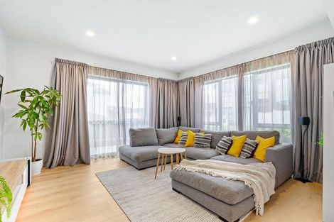 Photo of property in 1 Crompton Place, Orewa, 0931