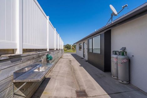 Photo of property in 1 Topping Place, Whitianga, 3510