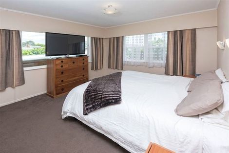 Photo of property in 50 Dale Crescent, Pakuranga, Auckland, 2010