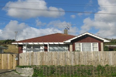 Photo of property in 90 Driver Crescent, Cannons Creek, Porirua, 5024
