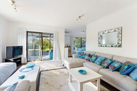 Photo of property in 23 Reeves Street, Waikanae Beach, Waikanae, 5036