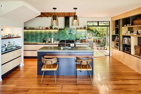 Photo of property in 41 Seaview Road, Paremata, Porirua, 5024