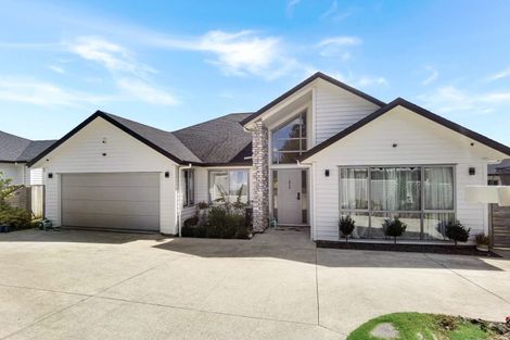 Photo of property in 10 Gilbransen Road, Kumeu, 0810