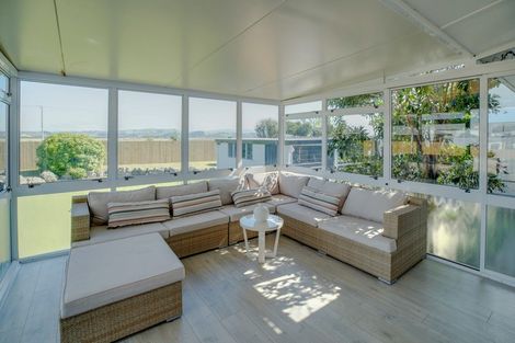 Photo of property in 98 The Esplanade, Westshore, Napier, 4110