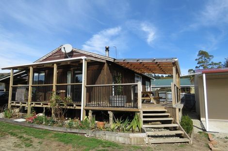 Photo of property in 1 Racecourse Road, Reefton, 7830