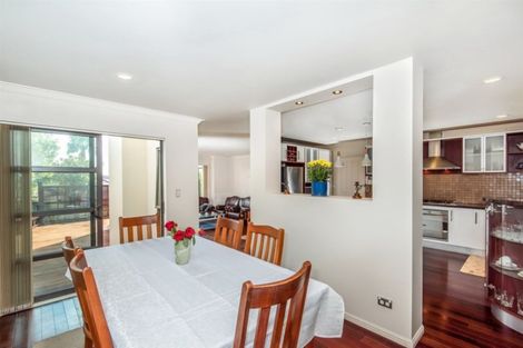 Photo of property in 52 Scarlet Oak Drive, Schnapper Rock, Auckland, 0632