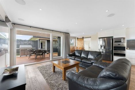 Photo of property in 72 Hanham Road, Kumeu, 0891