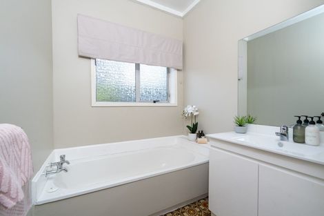 Photo of property in 28 Saint James Street, Richmond Heights, Taupo, 3330