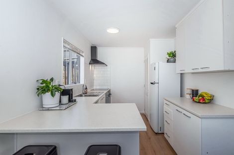 Photo of property in 127 Sunset Road, Totara Vale, Auckland, 0632