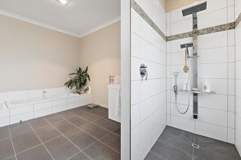 Photo of property in 11 Links Drive, Waiwhakaiho, New Plymouth, 4312