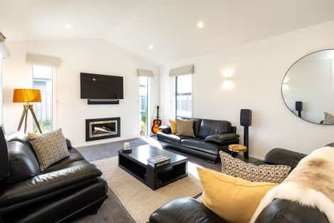 Photo of property in 11 Benmore Place, Poraiti, Napier, 4112