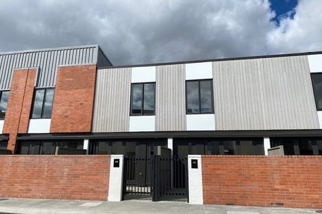 Photo of property in 19 Lyons Avenue, Murrays Bay, Auckland, 0630