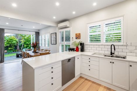 Photo of property in 58 Old Lake Road, Narrow Neck, Auckland, 0624