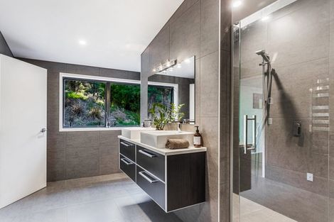 Photo of property in 190 Lonely Track Road, Dairy Flat, 0632