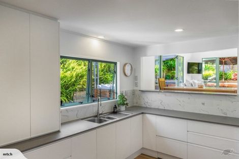 Photo of property in 1/39 Seaton Road, Murrays Bay, Auckland, 0630
