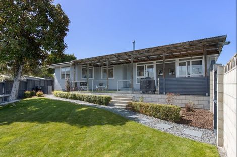 Photo of property in 17 Gardiner Place, Havelock North, 4130