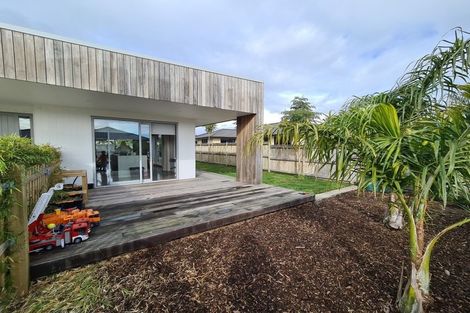 Photo of property in 1 Harry Way, Upper Vogeltown, New Plymouth, 4310