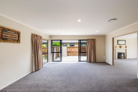 Photo of property in 12 Johnstone Drive, Fitzherbert, Palmerston North, 4410
