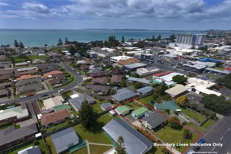 Photo of property in 121 Centreway Road, Orewa, 0931