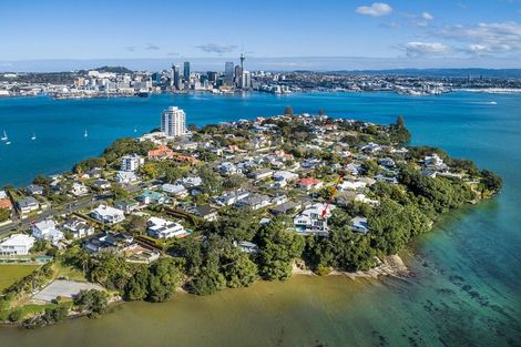 Photo of property in 10a First Avenue, Stanley Point, Auckland, 0624