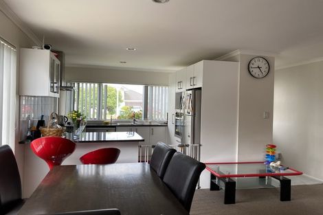 Photo of property in 18 Whekau Drive, Takanini, 2112