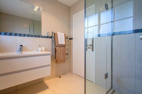 Photo of property in 1/77 Shakespeare Road, Milford, Auckland, 0620