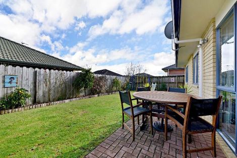 Photo of property in 16 Carisbrook Crescent, Papakura, 2110