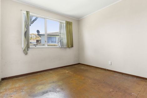 Photo of property in 27 Becker Drive, Weymouth, Auckland, 2103