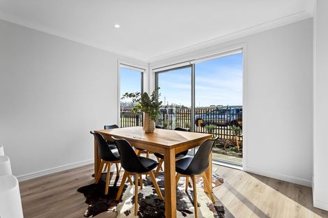 Photo of property in 6 Park Green Avenue, Rosehill, 2113