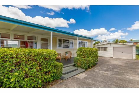 Photo of property in 11 Archlynn Road, Kelston, Auckland, 0602