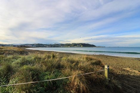 Photo of property in 4/30 Lyall Parade, Lyall Bay, Wellington, 6022