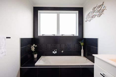 Photo of property in 59 Liberty Grove, Kelvin Grove, Palmerston North, 4414