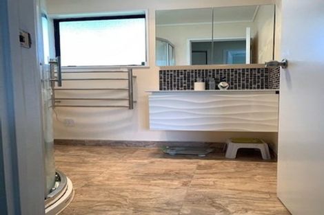 Photo of property in 12 Flamingo Court, Goodwood Heights, Auckland, 2105