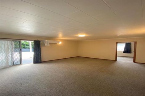 Photo of property in 69 Rosewarne Crescent, Glendene, Auckland, 0602