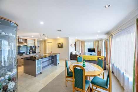 Photo of property in 39 Sapperton Drive, Henderson, Auckland, 0612