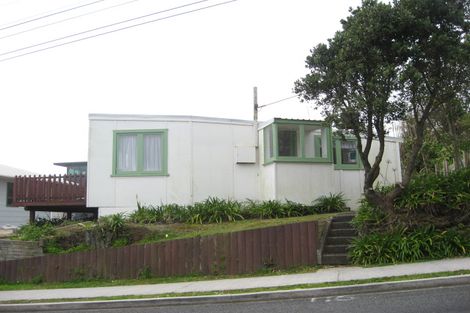 Photo of property in 3 Wairau Road, Oakura, 4314