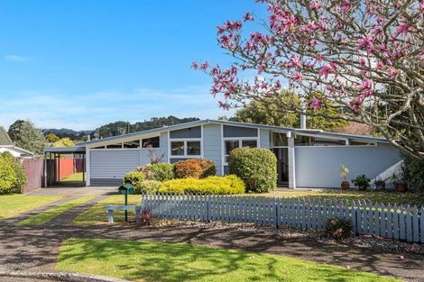 Photo of property in 10 Windsor Avenue, Waikanae, 5036