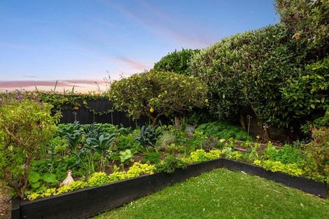 Photo of property in 22 John Dee Crescent, Red Beach, 0932