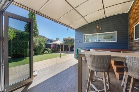 Photo of property in 15 Whitby Close, Waikawa, Picton, 7220