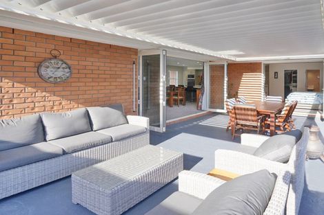 Photo of property in 2/4 Wineberry Avenue, Amberley, 7410