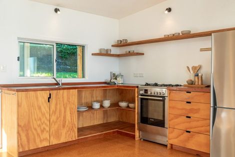 Photo of property in 100 Motuhara Road, Plimmerton, Porirua, 5026