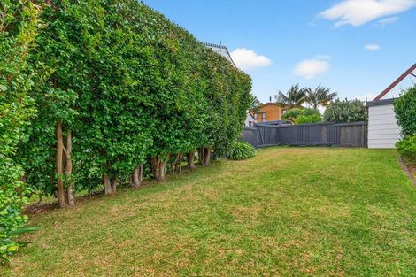 Photo of property in 3/5a Tobruk Crescent, Milford, Auckland, 0620