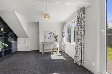 Photo of property in 1 Athlone Place, Hokowhitu, Palmerston North, 4410